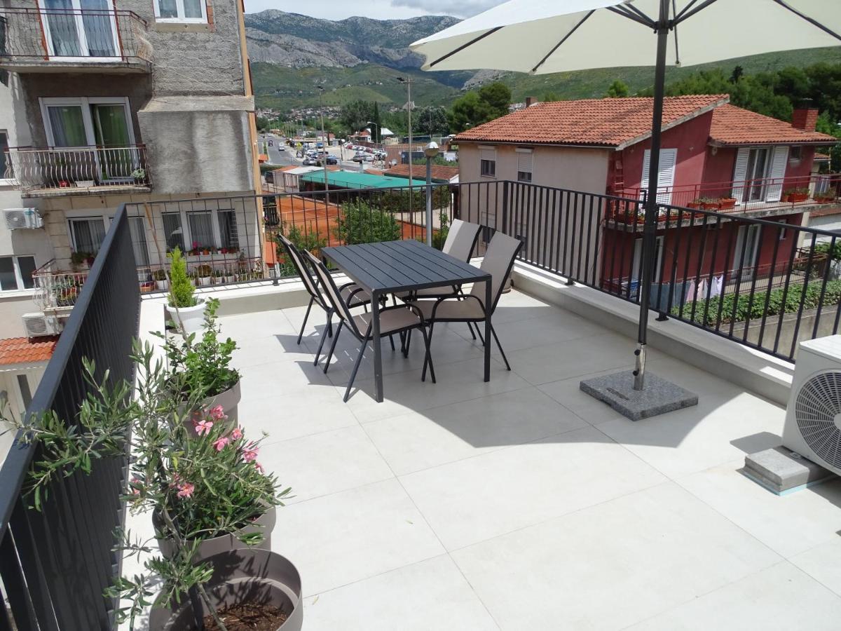 Modernes Kleines Haus Mit Terrasse Villa Split Eksteriør billede