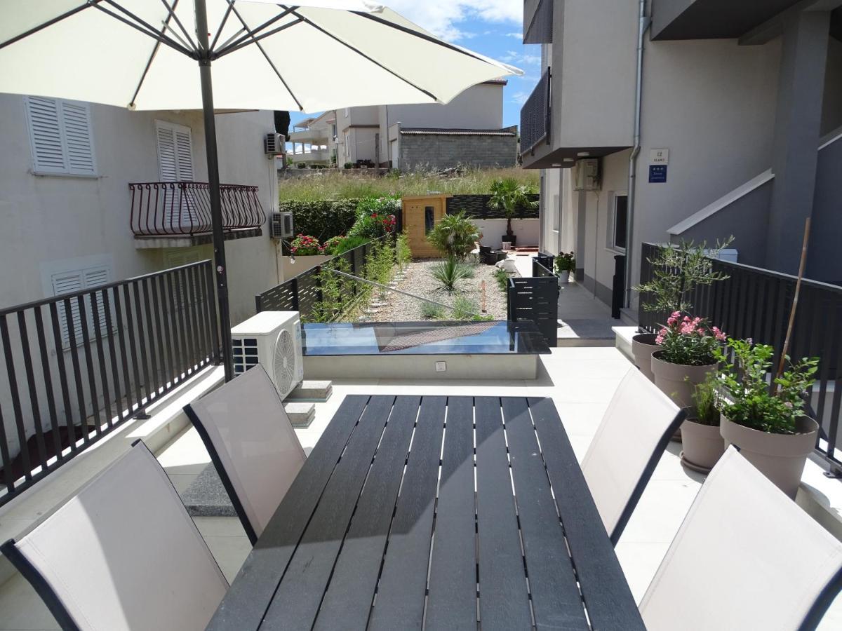 Modernes Kleines Haus Mit Terrasse Villa Split Eksteriør billede