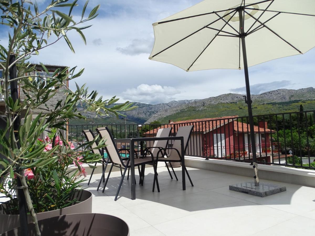Modernes Kleines Haus Mit Terrasse Villa Split Eksteriør billede